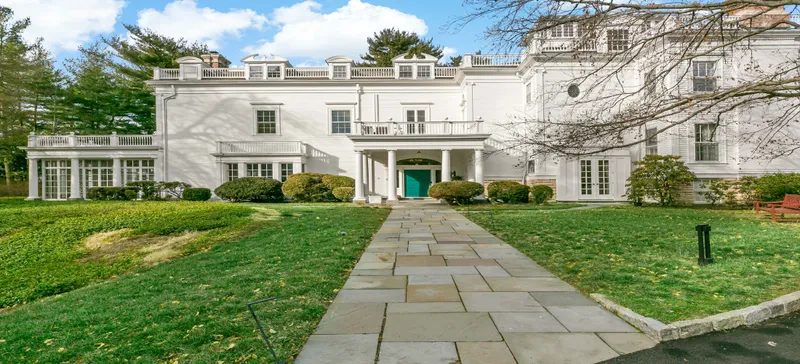 Find Luxury Real Estate in Briarcliiff Manor | Corcoran Legends Realty