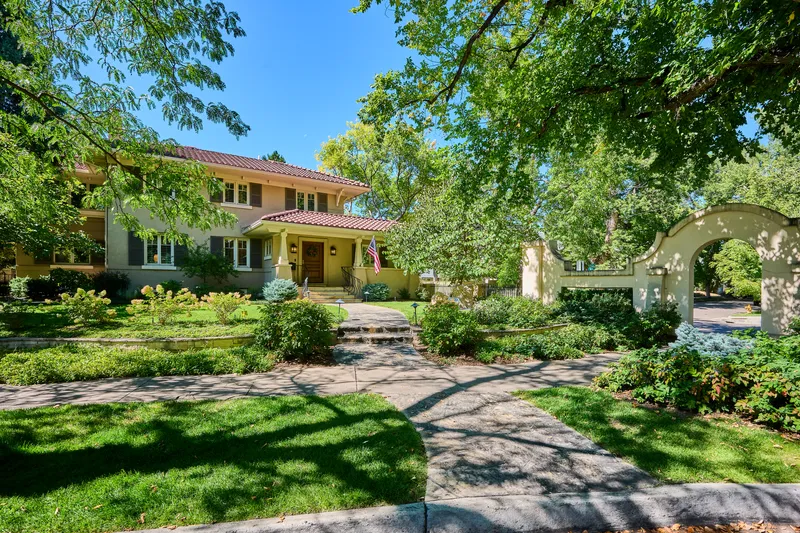 Find Luxury Real Estate in the Country Club Neighborhood | The Corcoran Group